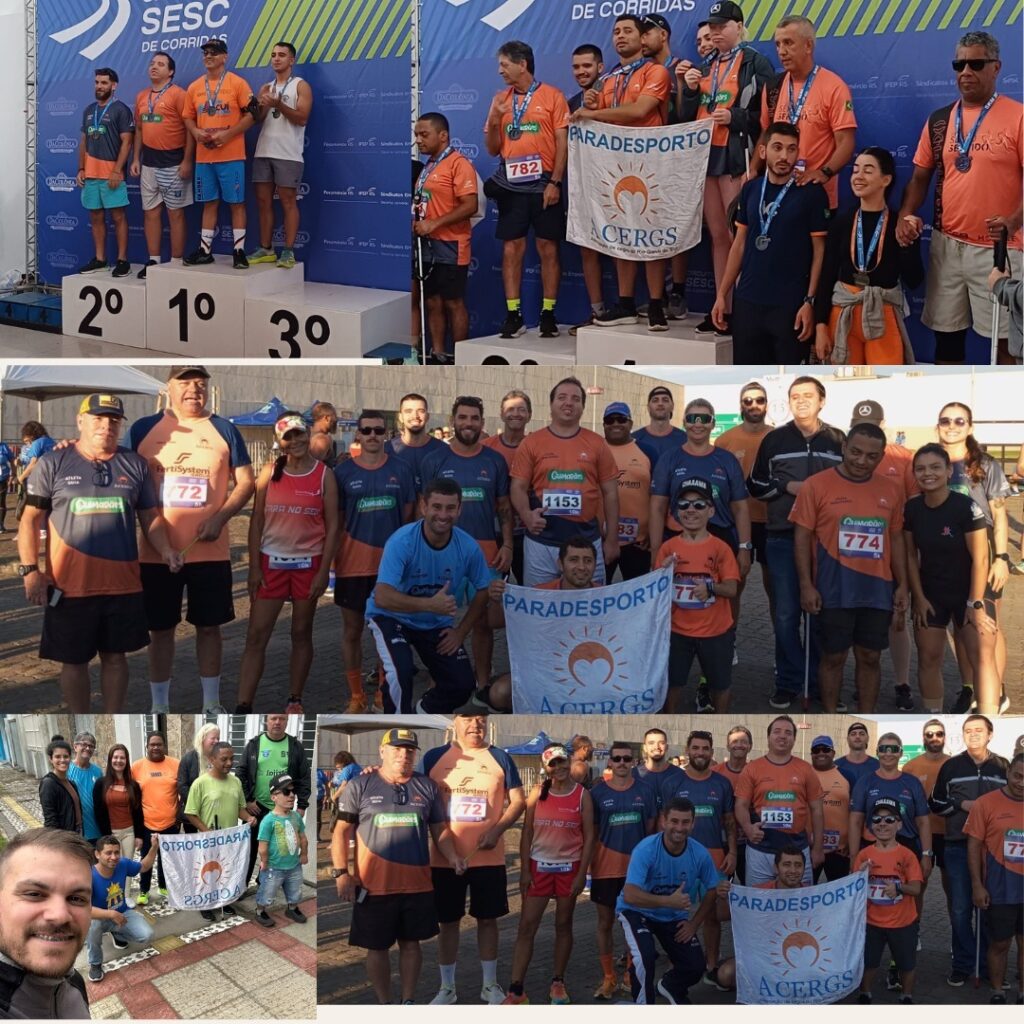 Colagem com quatro fotos mostrando grupos de pessoas em um evento de corrida. A maioria dos participantes está vestindo camisetas laranja ou azul, e alguns têm medalhas no pescoço. Em duas das fotos, as pessoas seguram uma faixa branca com os dizeres "PARADESPORTO ACERGS" e um logotipo de sol laranja. A foto superior mostra os vencedores em um pódio com as plataformas de 1º, 2º e 3º lugares. As outras fotos mostram grupos de corredores posando juntos, sorrindo e comemorando. O evento parece ser inclusivo, com participantes de diferentes idades e habilidades. Ao fundo, há sinalizações do evento com a frase "SESC DE CORRIDAS" e ambientes ao ar livre.